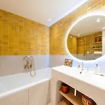Charming Apartment- Ac -3br-6p- Apartmán *