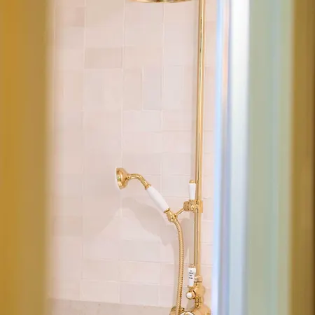 Charming Apartment- Ac -3br-6p- Lejlighed *