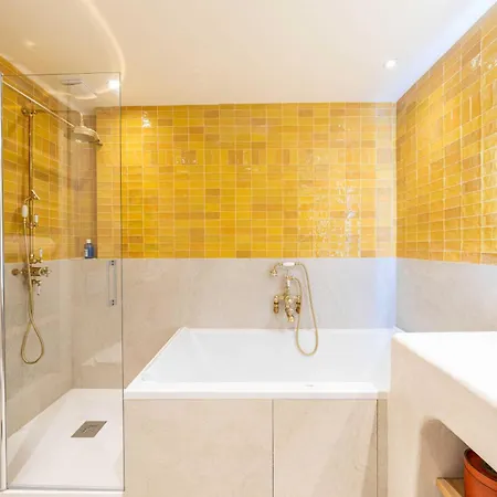 Charming Apartment- Ac -3br-6p- *